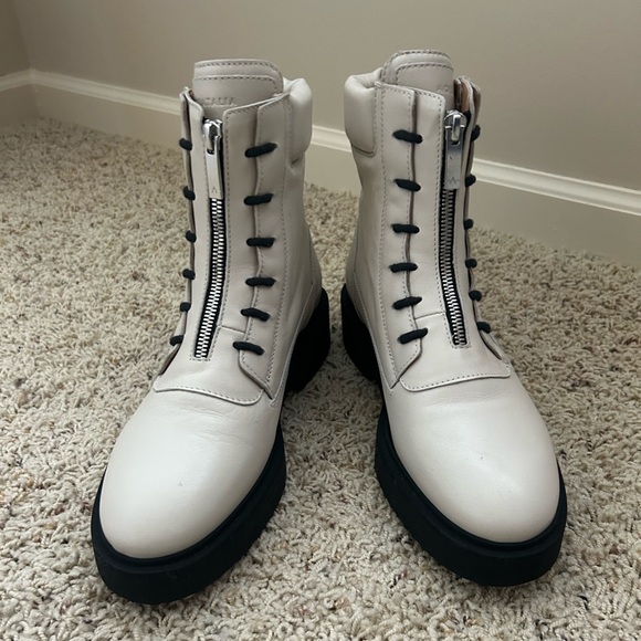 Aquatalia White Leather Lug Sole Boots – Never Worn (7.5) - Picture 2 of 9